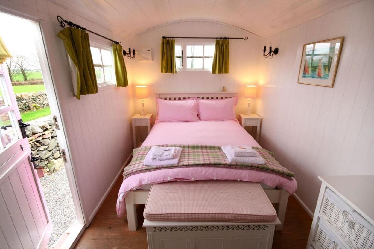 The Outbuildings Villa Newborough  Buitenkant foto